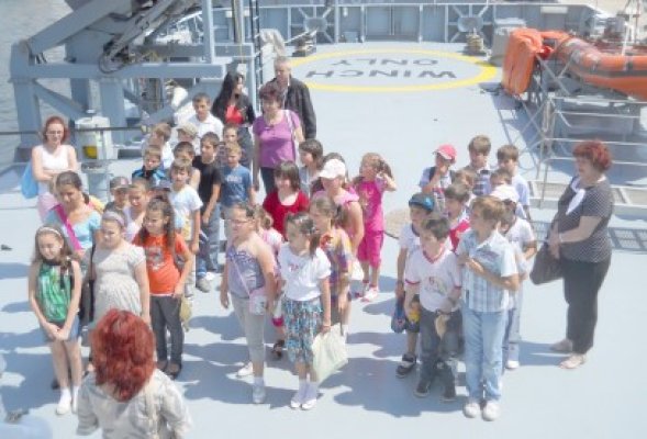 De ziua lor, copiii au vizitat nava amiral a Gărzii de Coastă
